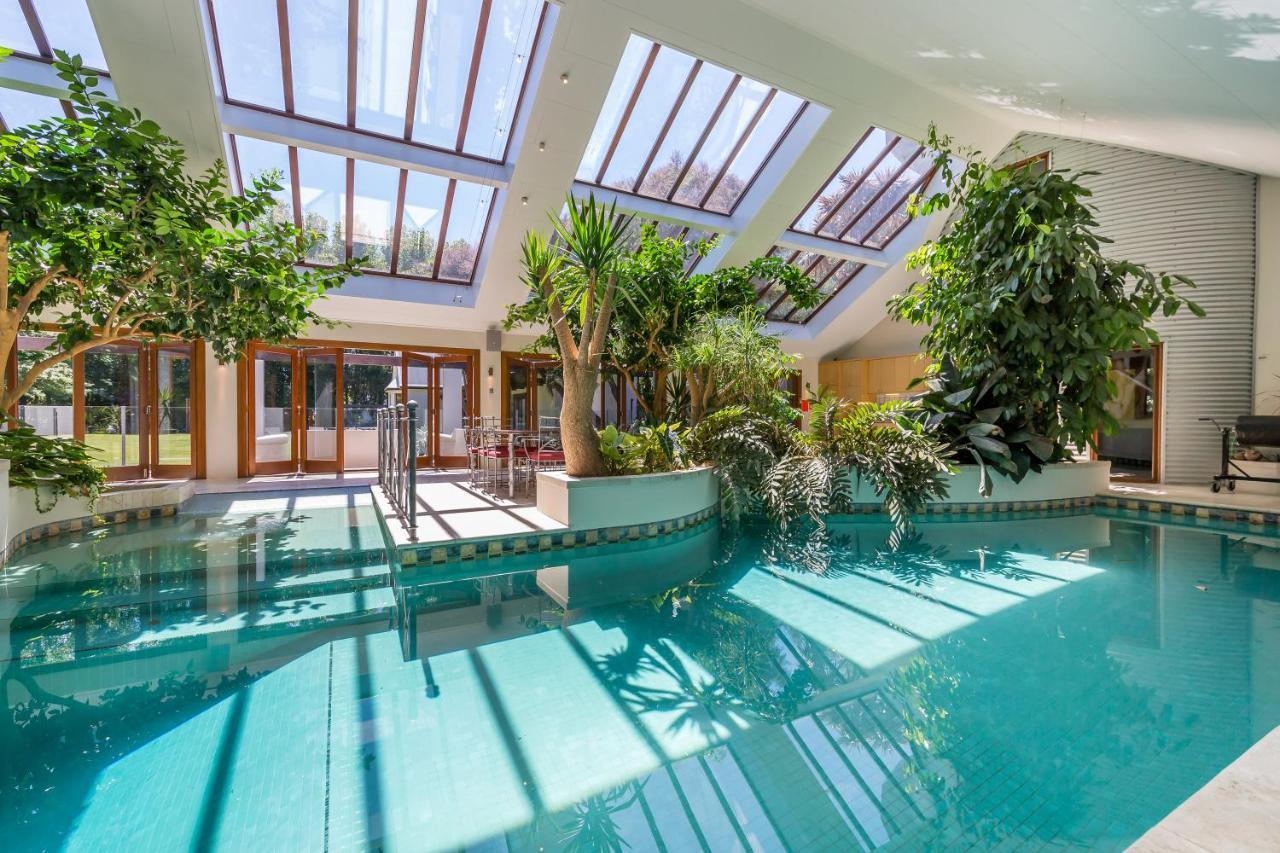 Bond Estate Luxury Accommodation Christchurch Eksteriør billede