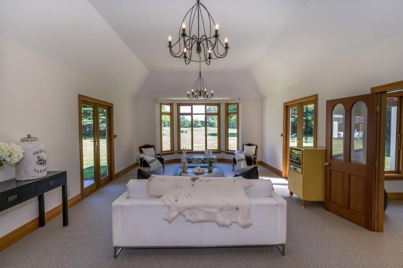 Bond Estate Luxury Accommodation Christchurch Eksteriør billede